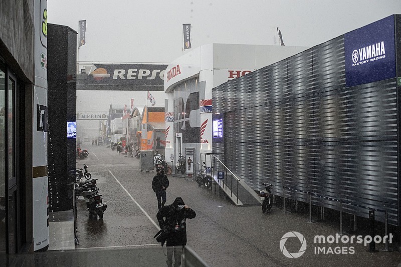 MotoGP, diluvia a Valencia: bandiera rossa dopo 8 minuti nella FP1