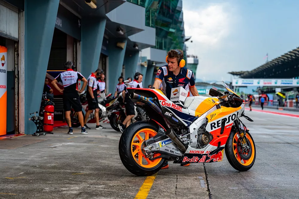 Marc Marquez, Repsol Honda Team, crew member