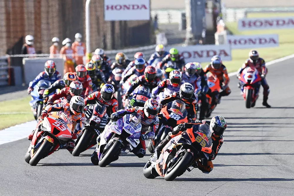 D&eacute;part du GP du Japon, avec Brad Binder (Red Bull KTM Factory Racing) en t&ecirc;te