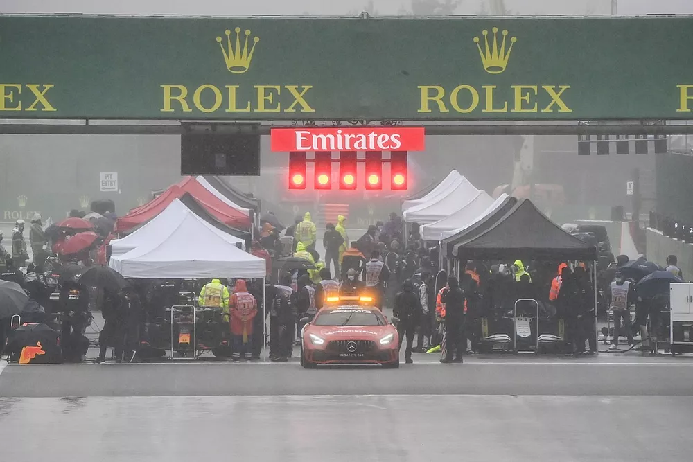 La grille sous la pluie