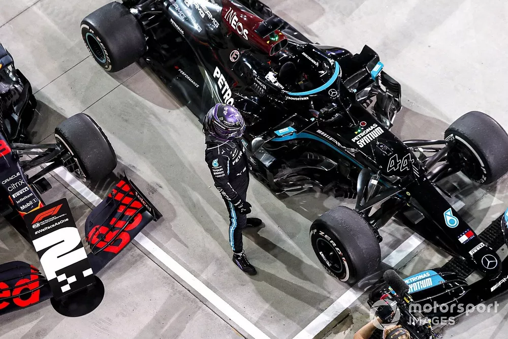 Le vainqueur Lewis Hamilton, Mercedes dans le parc ferm&eacute;
