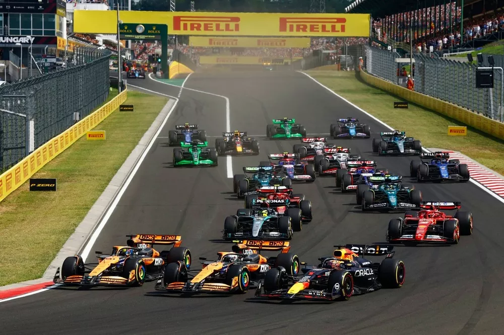 Lando Norris, McLaren MCL38, Oscar Piastri, McLaren MCL38, Max Verstappen, Red Bull Racing RB20, Lewis Hamilton, Mercedes F1 W15, Charles Leclerc, Ferrari SF-24, Carlos Sainz, Ferrari SF-24, the rest of the field at the start