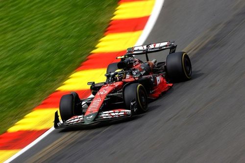 Alpine realiza cambios en su coche en B&eacute;lgica tratando de recuperar terreno