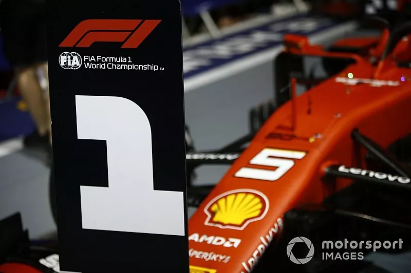 La voiture du vainqueur Sebastian Vettel, Ferrari SF90, dans le Parc Ferm&eacute;