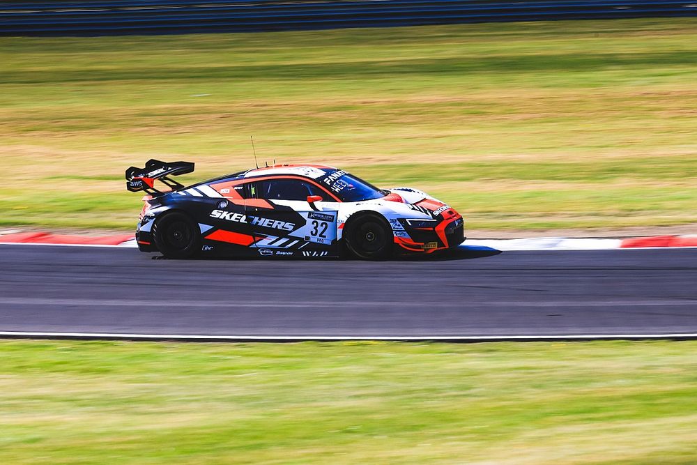 #32 Team WRT Audi R8 LMS evo II GT: Charles Weerts, Dries Vanthoor