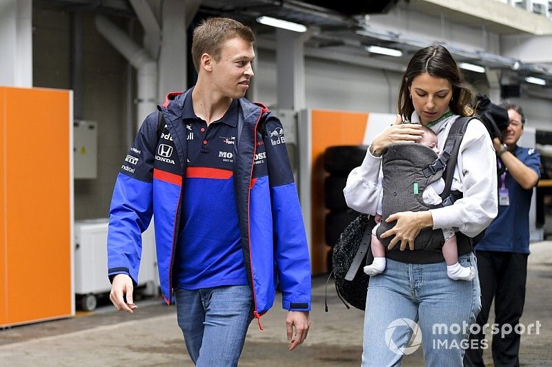 Daniil Kvyat, Toro Rosso with Kelly Piquet with their daughter