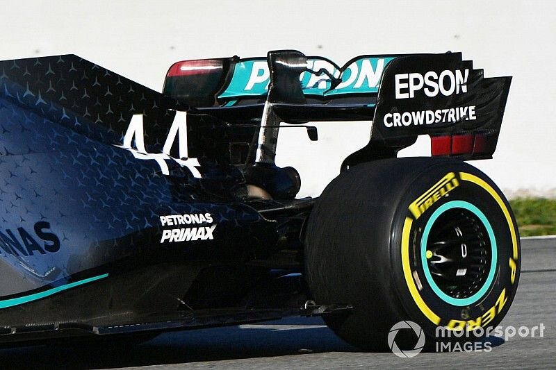 Mercedes AMG F1 W11 aler&oacute;n trasero