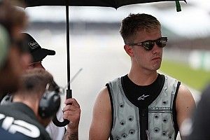 Tom Booth-Amos: &ldquo;No tengo dinero para comprar un puesto de &#039;trabajo&rdquo;