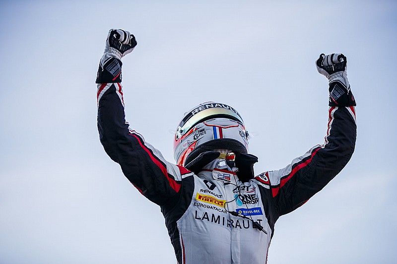 El ganador de la carrera Anthoine Hubert, ART Grand Prix