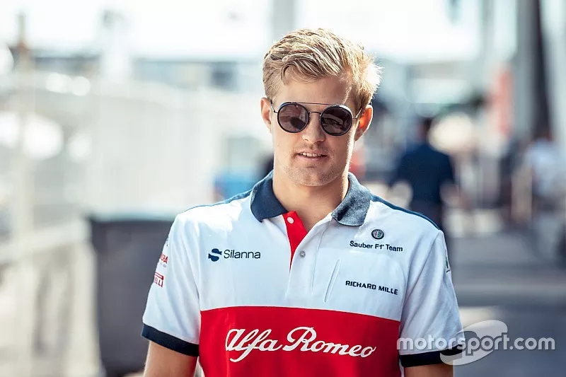 Marcus Ericsson, Sauber walks the track