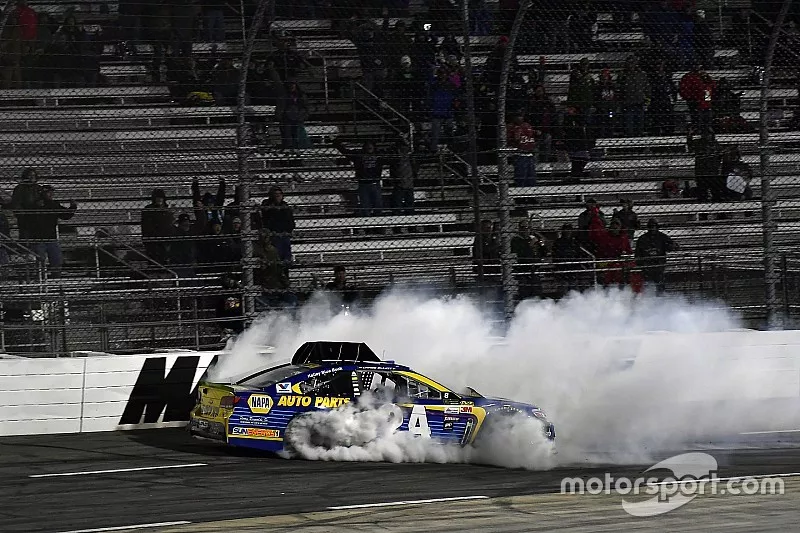 Chase Elliott, Hendrick Motorsports Chevrolet, crash