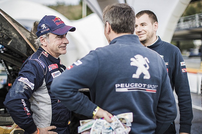 Peugeot dice que no baja el ritmo a pesar de su dominio en el Dakar