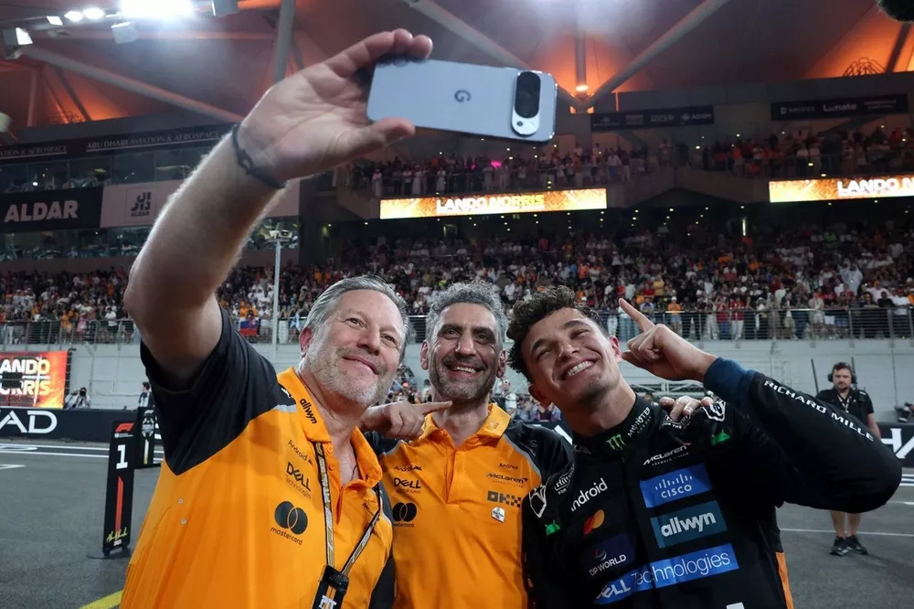 Lando Norris, McLaren, Andrea Stella, McLaren, Zak Brown, McLaren
