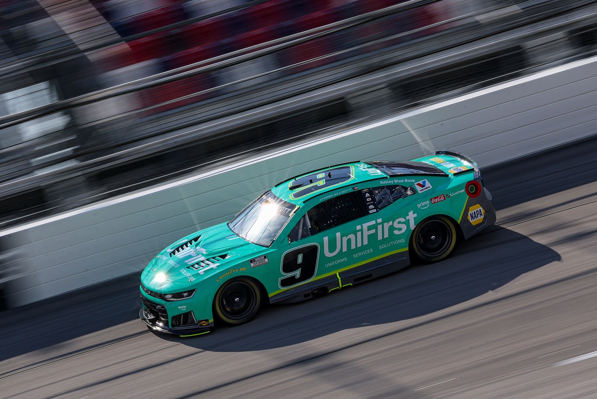 Three NASCAR Cup car chiefs ejected after Darlington inspection failures
