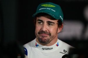 Alonso admite que solo pudo ir "al 50%" con un Aston Martin "inconducible a momentos"