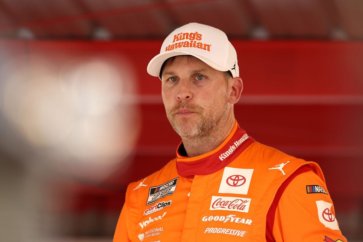 Hamlin to 'cross fingers and hope' to finish Cup title race