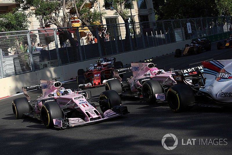 Sergio Pérez, Sahara Force India VJM10 y Esteban Ocon, Sahara Force India VJM10