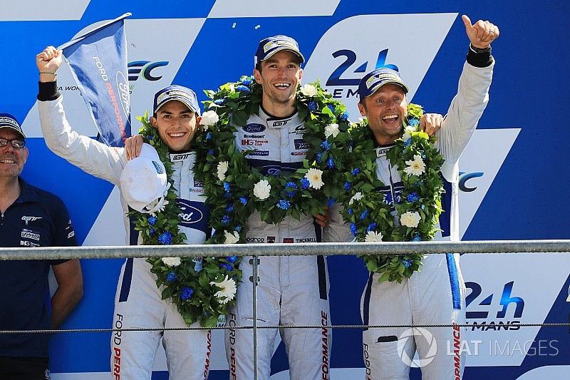 GTE Pro podium: segundo, Andy Priaulx, Harry Tincknell, Pipo Derani, Ford Chip Ganassi Racing