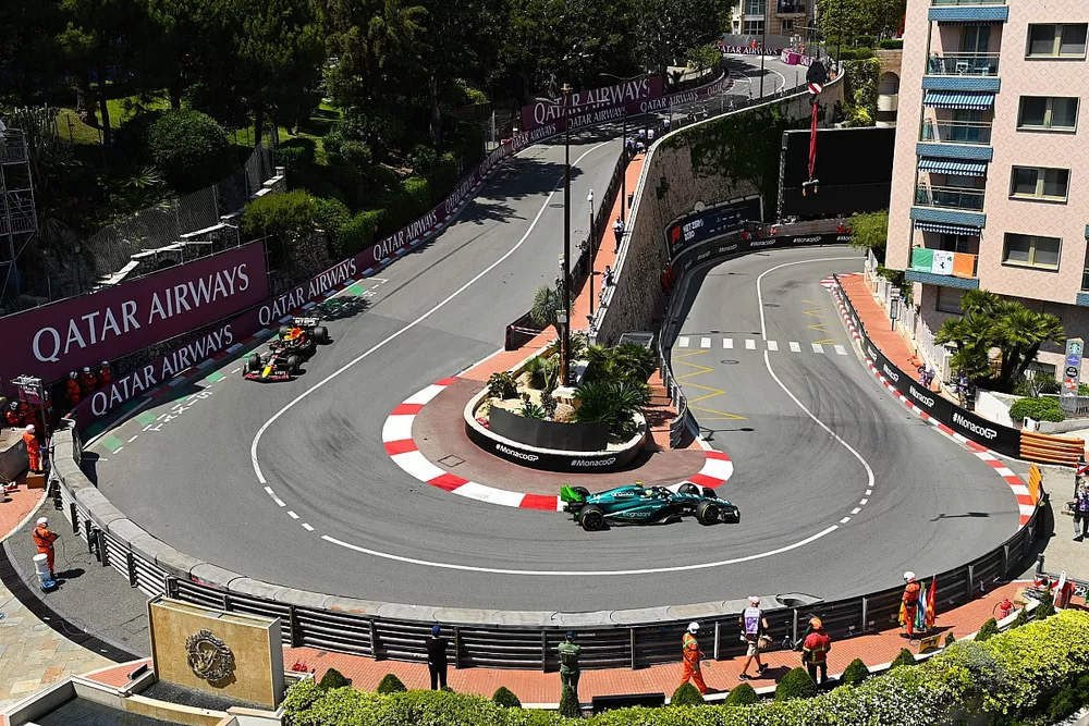 Fernando Alonso, Aston Martin AMR23, Sergio Perez, Red Bull Racing RB19