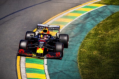Nieuw chassis voor Verstappen na eerste trainingen in Melbourne