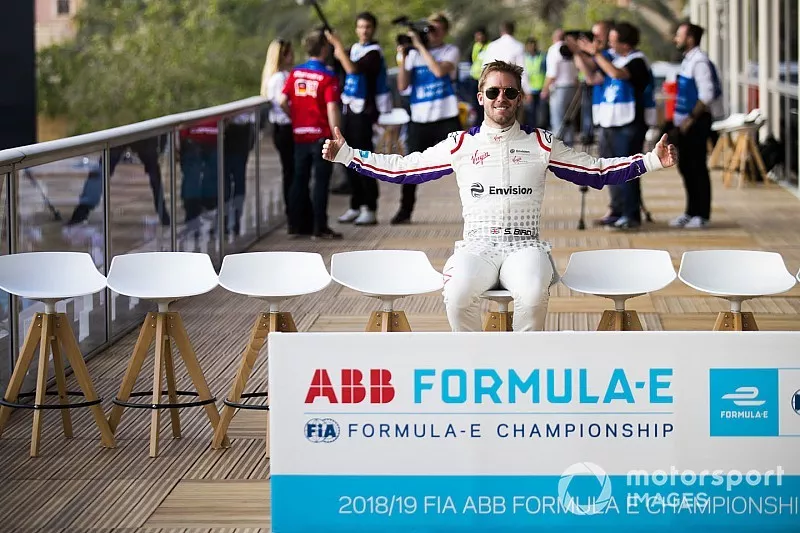 Sam Bird, Envision Virgin Racing arrive en avance pour la photo de groupe