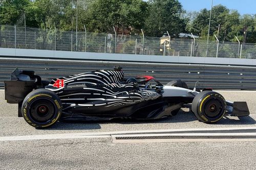 F1: Lindblad, que participará do TL1 na Aústria, testa em Ímola com carro da Racing Bulls