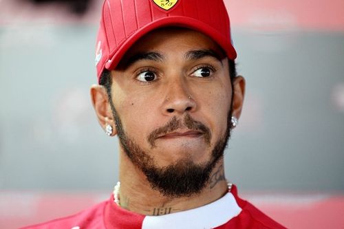 Lewis Hamilton sugiere que Ferrari debe reemplazarlo tras otro revés en clasificación