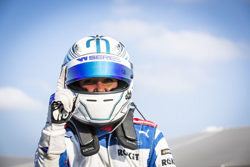 Ganadora de la pole position Emma Kimilainen