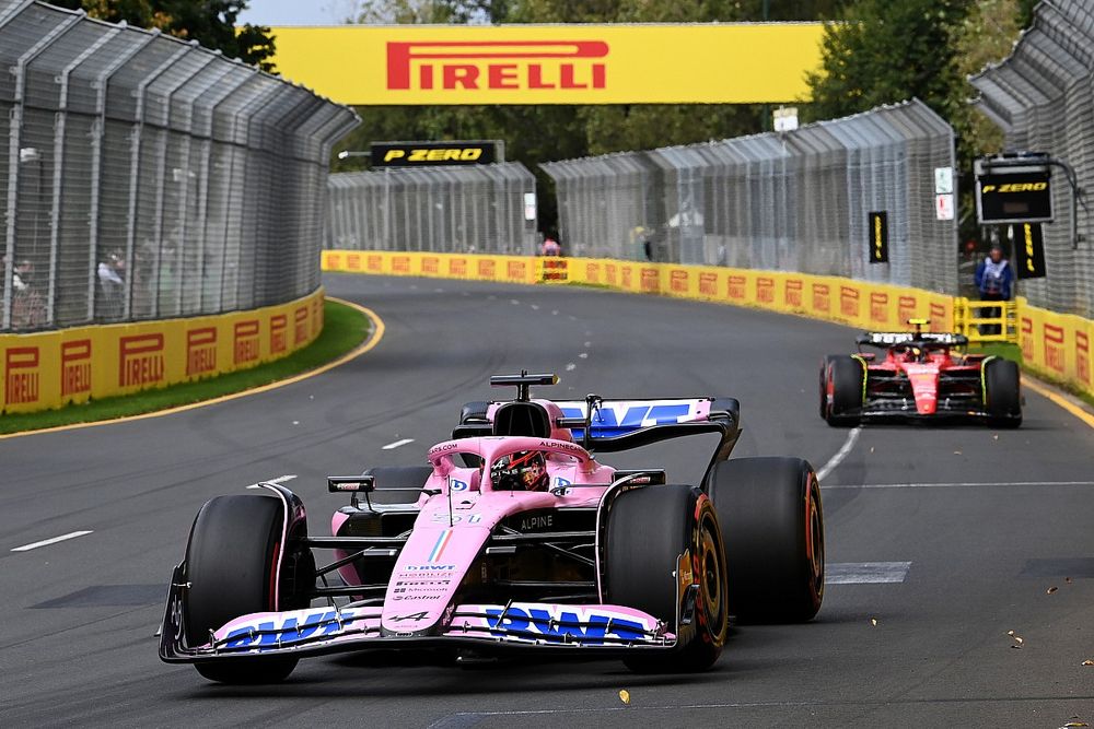 Esteban Ocon, Alpine A523, Carlos Sainz, Ferrari SF-23