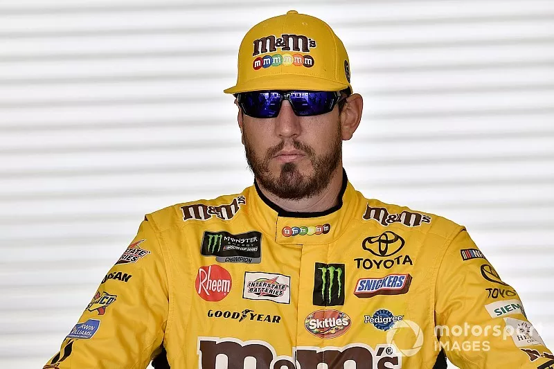  Kyle Busch, Joe Gibbs Racing, Toyota Camry M&M's