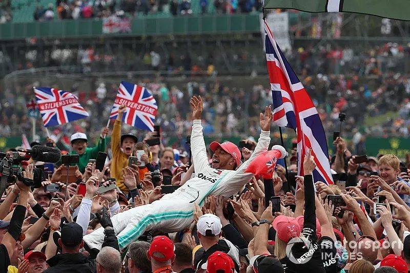 Lewis Hamilton, Mercedes AMG F1 celebra su victoria sobre los fans