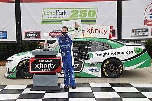 Allmendinger gana su primera carrera en &oacute;valo en NASCAR