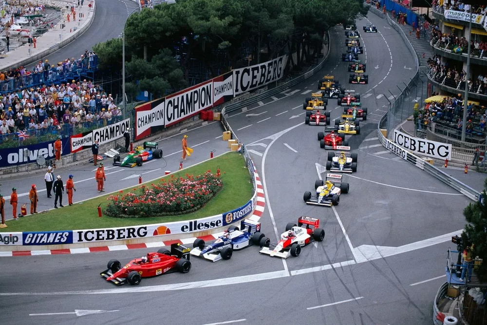 Alain Prost, Ferrari 641/2, leads Jean Alesi, Tyrrell 019 Ford, Gerhard Berger, McLaren MP4-5B Honda leads at the start