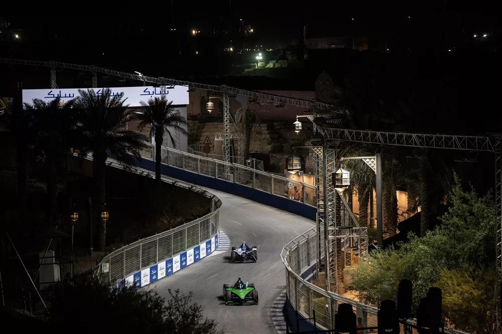Sebastien Buemi, Envision Racing, Jaguar I-TYPE 6, Nick Cassidy, Jaguar TCS Racing, Jaguar I-TYPE 6