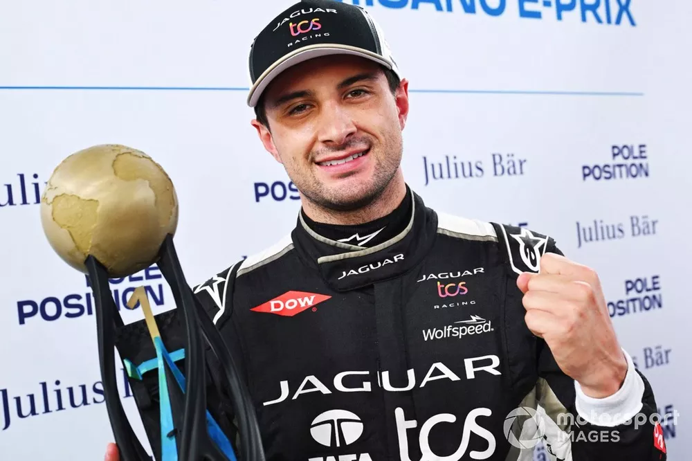 Mitch Evans, Jaguar Racing , with his Julius Baer pole position award
