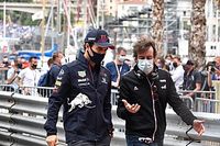 Alonso: Problemas de P&eacute;rez muestran lo dif&iacute;cil de gestionar los neum&aacute;ticos