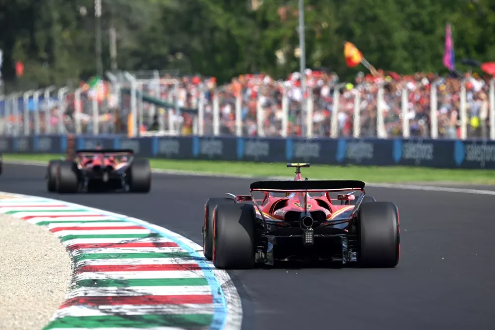 Carlos Sainz, Ferrari SF-24, Charles Leclerc, Ferrari SF-24