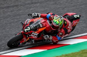 水野涼　直筆サイン入り　パニガーレv4 ドゥカティ　カウル 水野涼 直筆サイン入り パニガーレv4 ドゥカティ カウル - メルカリ