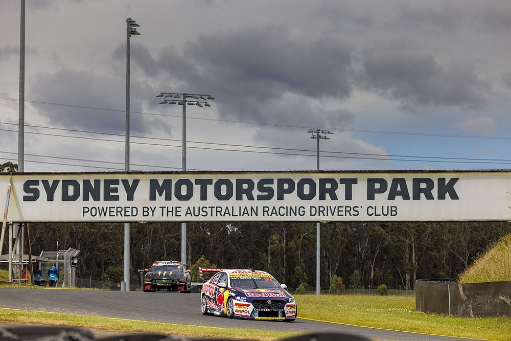 Supercars Tweaks Red Flag Rules Following Sydney Motorsport Park Incident supercars-tweaks-red-flag-rules-following-sydney-motorsport-park-incident
