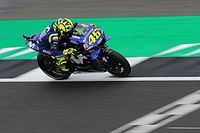 Rossi lamenta 12º por erro no box: “muito chateado”