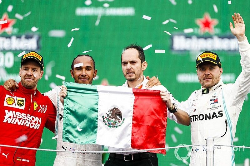 Sebastian Vettel, Ferrari, Race winner Lewis Hamilton, Mercedes AMG F1 and Valtteri Bottas, Mercedes AMG F1 celebrate on the podium
