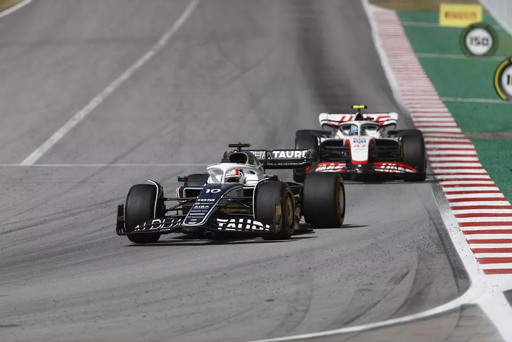 Pierre Gasly, AlphaTauri AT03, Mick Schumacher, Haas VF-22