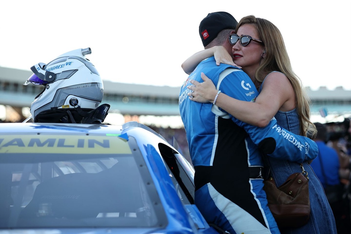 Larson empathetic for heartbroken Hamlin in NASCAR championship
