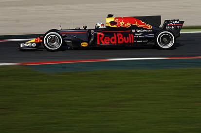 Ricciardo - Ferrari est "assez proche du rythme de Mercedes"
