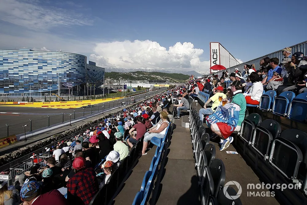 Fans in the grandstand and Valtteri Bottas, Mercedes AMG F1 W08 