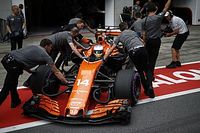 Alonso usa novo motor em Silverstone e &eacute; punido