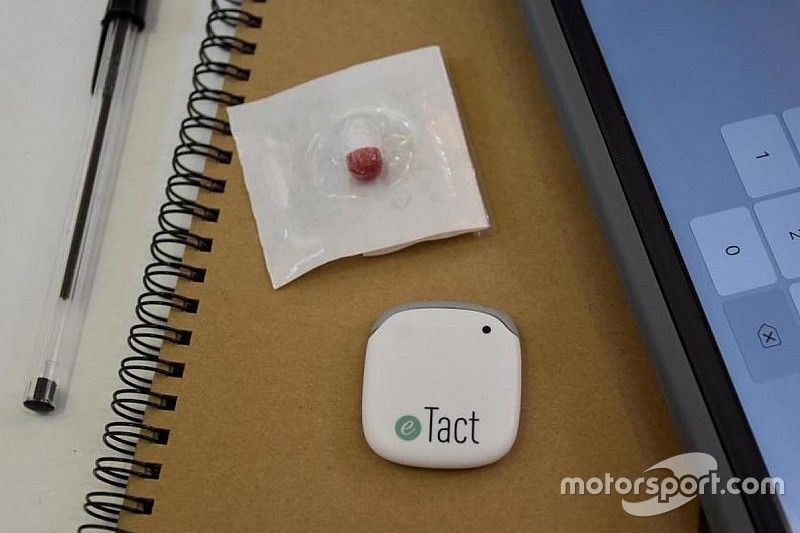 P&iacute;ldora Body Cap junto al sistema eTrack