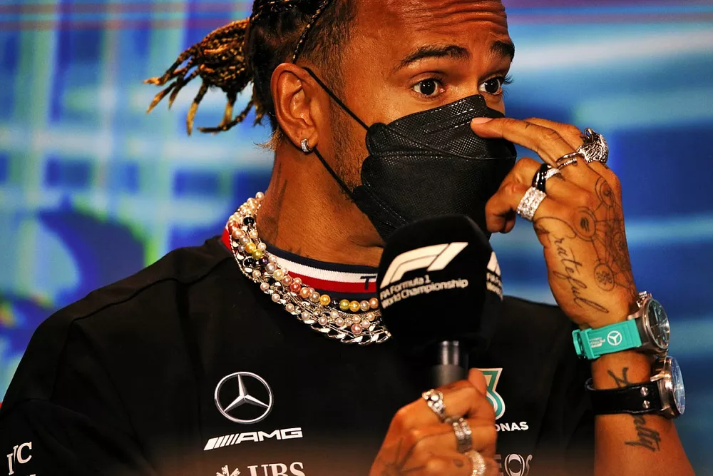 Lewis Hamilton, Mercedes-AMG, en la conferencia de prensa de los pilotos