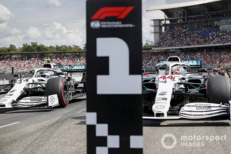 Polesitter Lewis Hamilton, Mercedes AMG F1, second place Valtteri Bottas, Mercedes AMG W10

