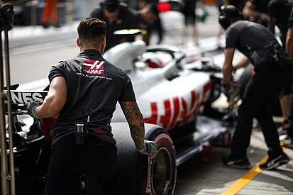 Haas: Magnussen perde due set di gomme nell'incendio divampato ai box nel corso della notte!